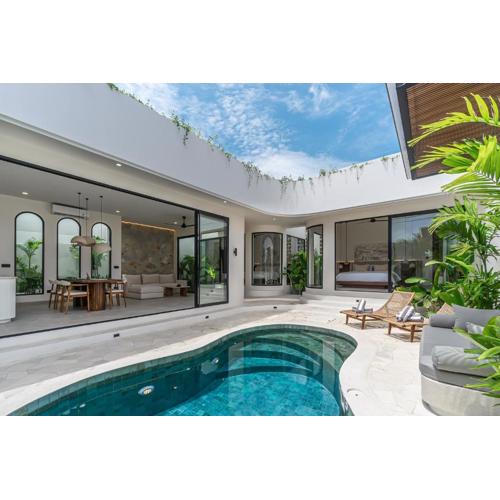 Villa Larente - Elegant 2BR Villa Pool Retreat in Heart of Bingin