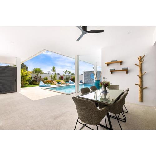 Villa Laura by See Residence -Near Cystal bay- Inclued Airport pick up