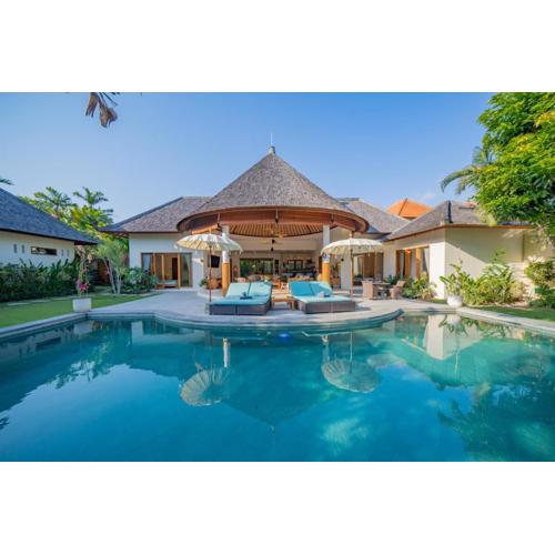 Villa Lea - 5BR luxury oasis in Seminyak with pool