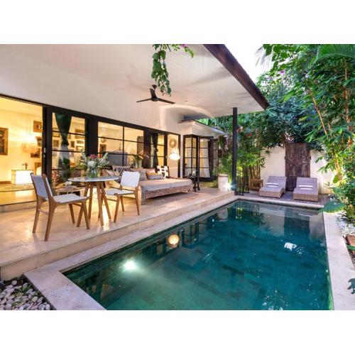 Villa Lora by Villa Finder