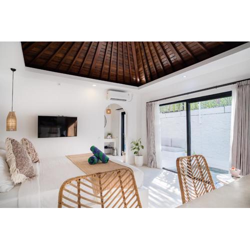Villa Lotus - 1BR Canggu Villa with private pool - Near Wanderlust, Soma and BaliMMA