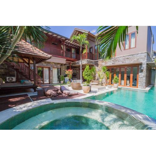 Villa Martine - Fantastic 5BR Villa - Perfect Location in Seminyak