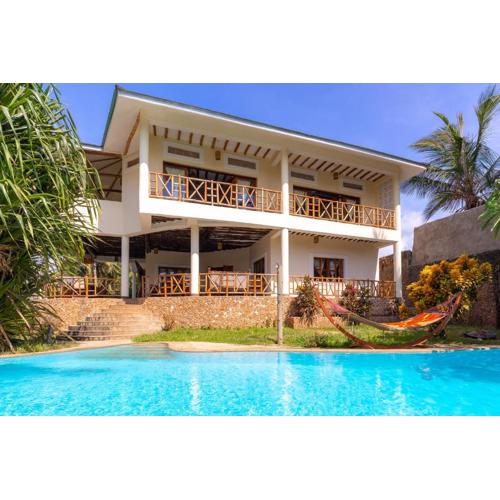 Villa Mashariki - luxury villa 400m from the beach