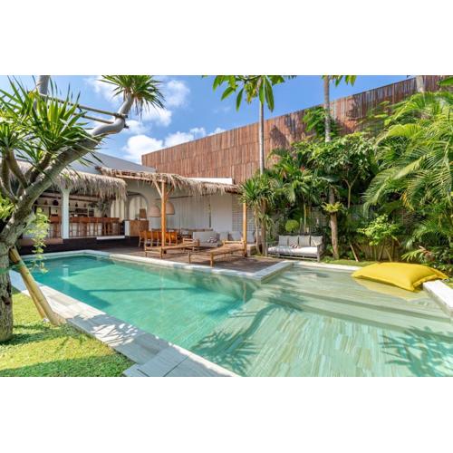 Villa Micasa - Tropical Oasis 4BR Villa with Private Pool, Perfect for Big Groups, 12 Minutes to the Beach