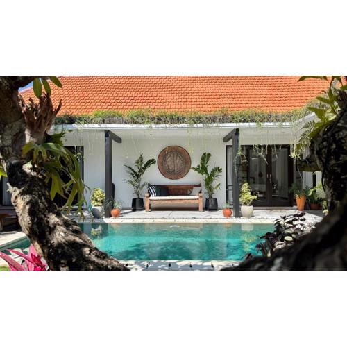 Villa Mint Dua, Peaceful 3BR Villa - Near La favela Seminyak