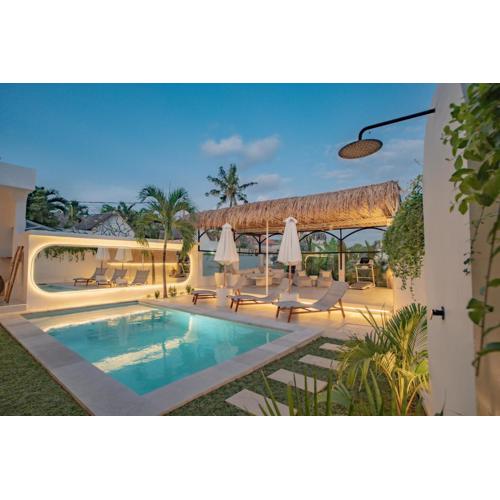 Villa Nair NEW stylish 3BR Canggu with large pool, projector & green field view