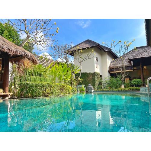 Villa Nicole 5BR Paradise, quiet area in Central Oberoi Seminyak
