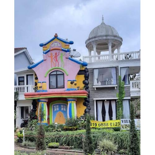 Villa Numismatik. Penginapan Unik yang Asri Alami