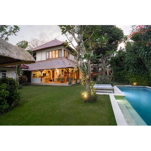 Villa Pande Sanur Beach Side