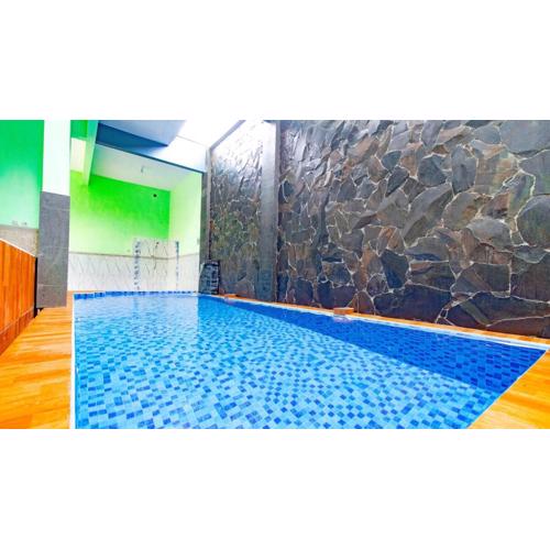 Villa Panderman Asri with Private Pool and Rooftop