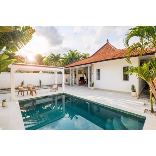 Villa Platform Luxe 3BR Villa in Canggu By OriVista near Oldmans