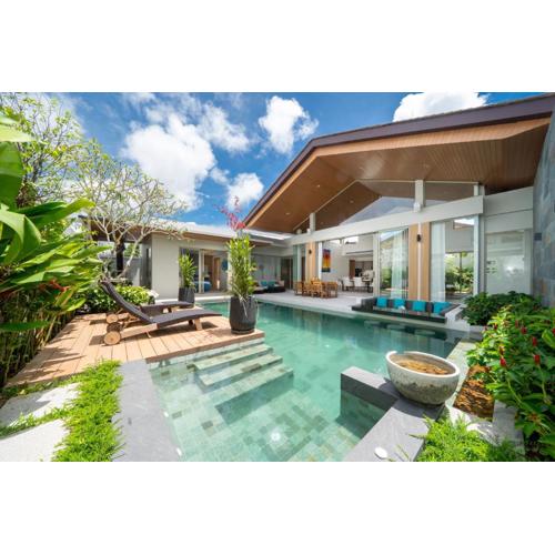 Villa private swimming pool and garden