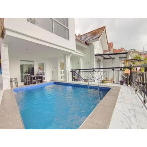 Villa puncak bogor 3 Kamar Tidur at kota bunga - Privat pool dan marble konsep