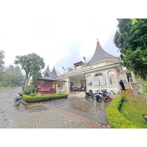 Villa puncak bogor at kota bunga with pool privat