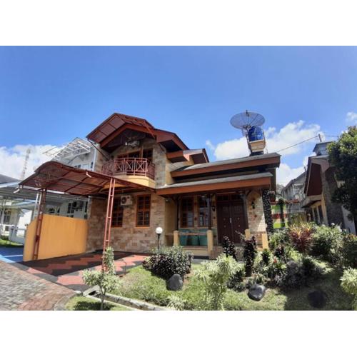 Villa puncak bogor di kota bunga 2 BR ada karoke