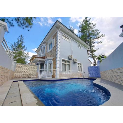 Villa puncak bogor di kota bunga ada kolam pribadi