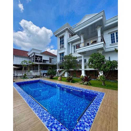 Villa putih 10 kamar