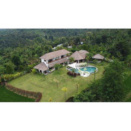 Villa Ravenala, Sumptuous 5BR Luxury Villa 10min away from Lovina in the North of Bali