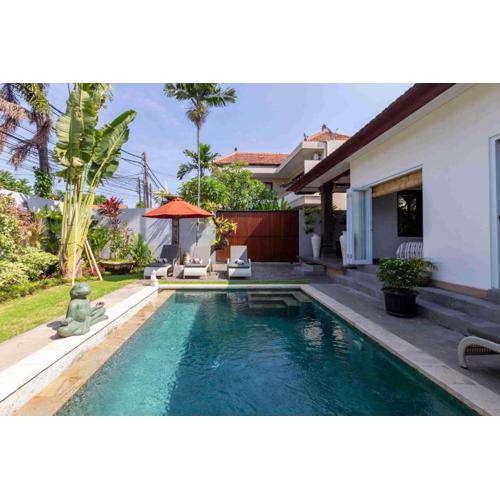 Villa Rosa - Spacious Oasis with Private Pool, close to Beach & Dining