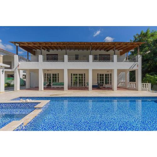 Villa Rosa: Modern Colonial Home with Pool