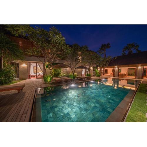 Villa Rubina - Luxury Pool Villa in Batu Belig Next to the Beach!