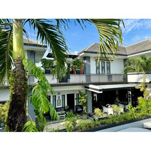 Villa Rumah Putih Abu Abu