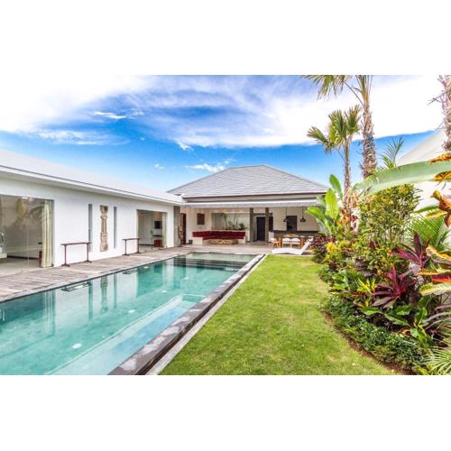 Villa Saha - Elegant 3-Bedroom in Seminyak