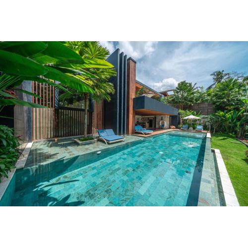 Villa Sandro - 3BR Escape, Lush Jungle Views & Pool