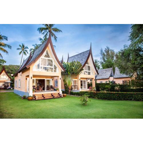 Villa Santa Barbara Right On the Beachfront