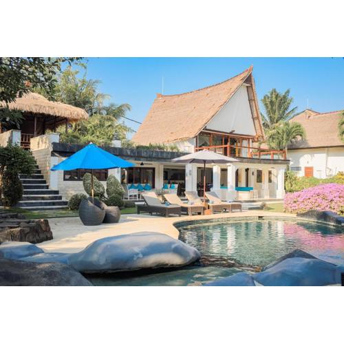 Villa Santai - Fabulous beachfront villa, pool & jacuzzi