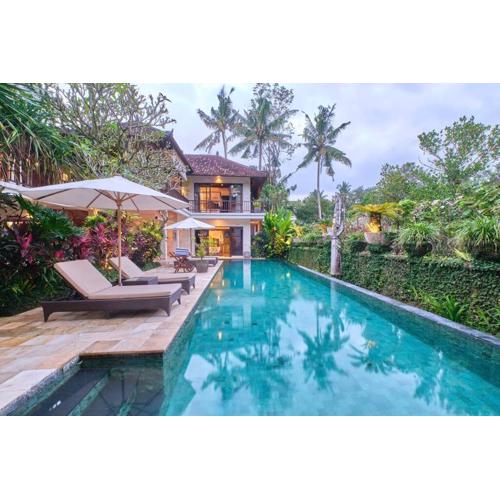 Villa Saraswati Authentic Balinese Elegance with Pool and Temple Views