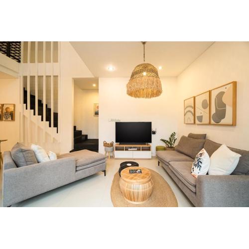 Villa Serenity Beautiful beach side villa large garden parking