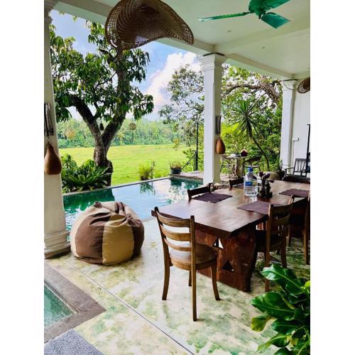 Villa Seven Faces-Luxury Escape,Stunning Views with Private pool for a Couple or family!