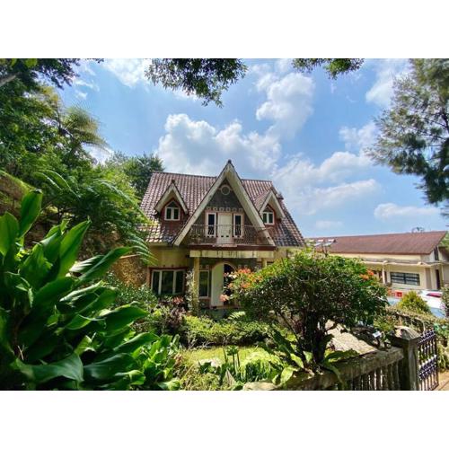 Villa Sevilla 3 Bedrooms BPPK Ciloto Puncak by Damaresa