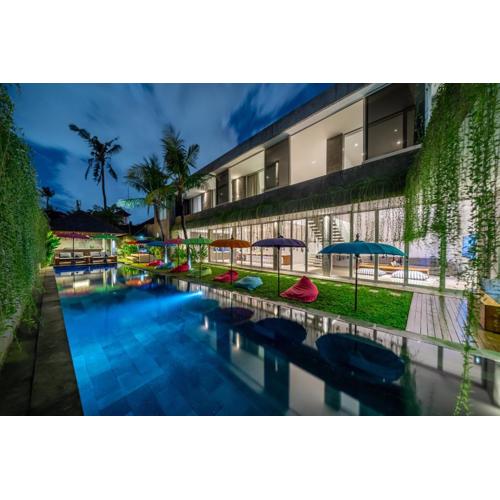 Villa Simpatico Spacious 6 BR Villa Retreat in Central Seminyak