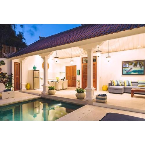 Villa Sintra - 2 BR luxury in tranquil location, walk to beach