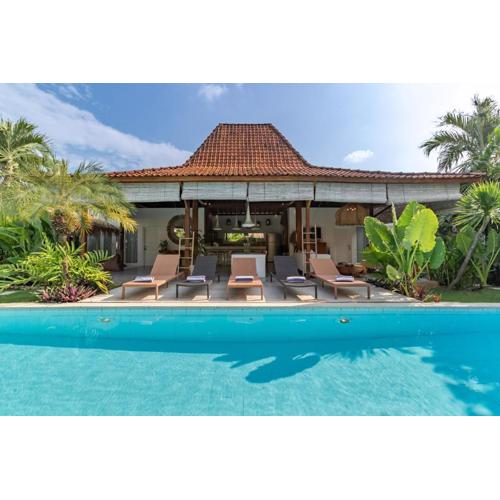 Villa Sukacita - Family Friendly 4BR Seminyak Eat Street 900m Walk To Beach