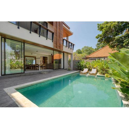 Villa Sunshine Sparkling Style & Spacious Comfort in Sanur