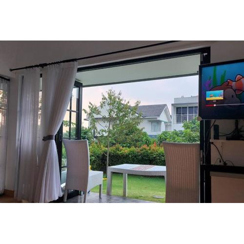 Villa Swandara Rancamaya With Netflix, Youtube, SmartTV and Nice Backyard
