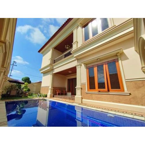 Villa Syariah Muvida dengan Kolam Renang di Tengah Kota