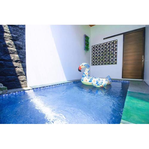 Villa Syariah Woody B13 with Private Pool and Karaoke