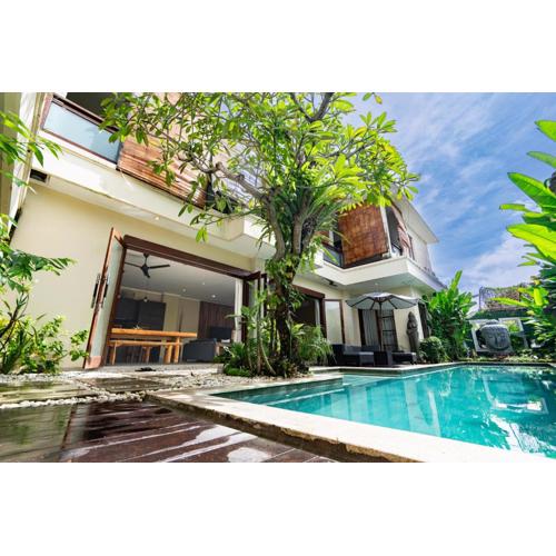 Villa Tepi Sungai - Luxury 6-BR villa, sleeps 14, 15m pool in Seminyak