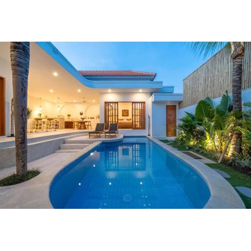 Villa TOLOSA - NEW Modern & Luxury 3BR - Central Canggu Beach