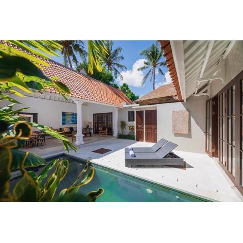 Villa Toru - Stylish luxury in Legian, tranquil location, walk to beach