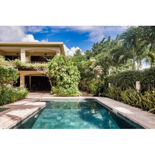 Villa Vakoa - Tranquil Villa With Lush Gardens