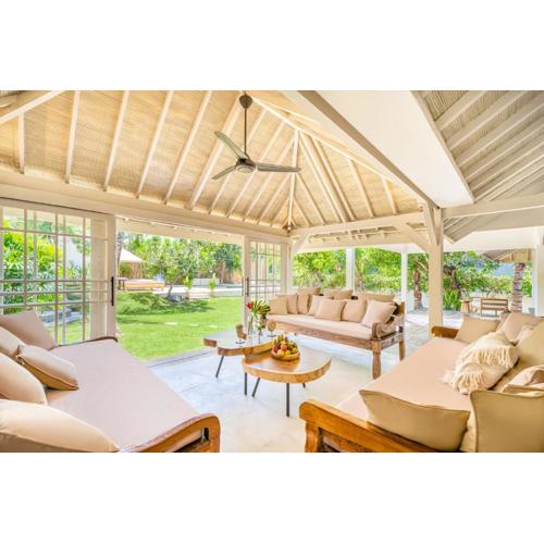 Villa Verona - 100m to Beach Huge Garden