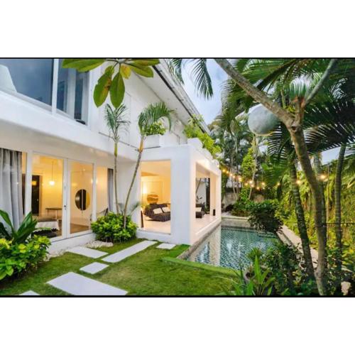 Villa with 2 Bedrooms & Private Bathrooms near to the beach Seminyak