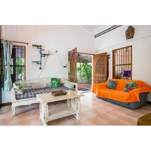 Villa with private pool and mountain views