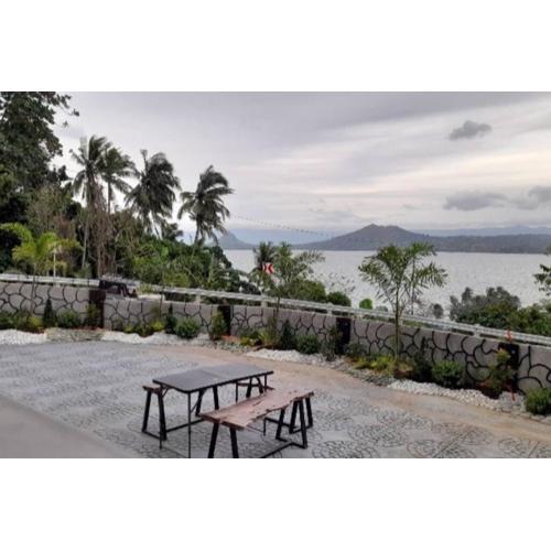 Villa with Private Pool Overlooking Taal Lake