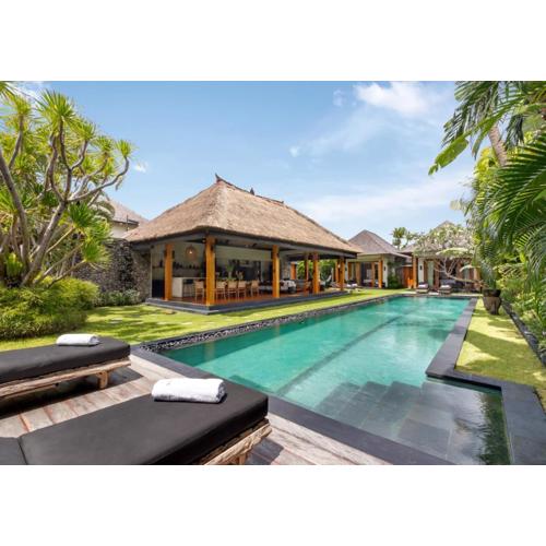 Villa Wolfe by Villa Finder